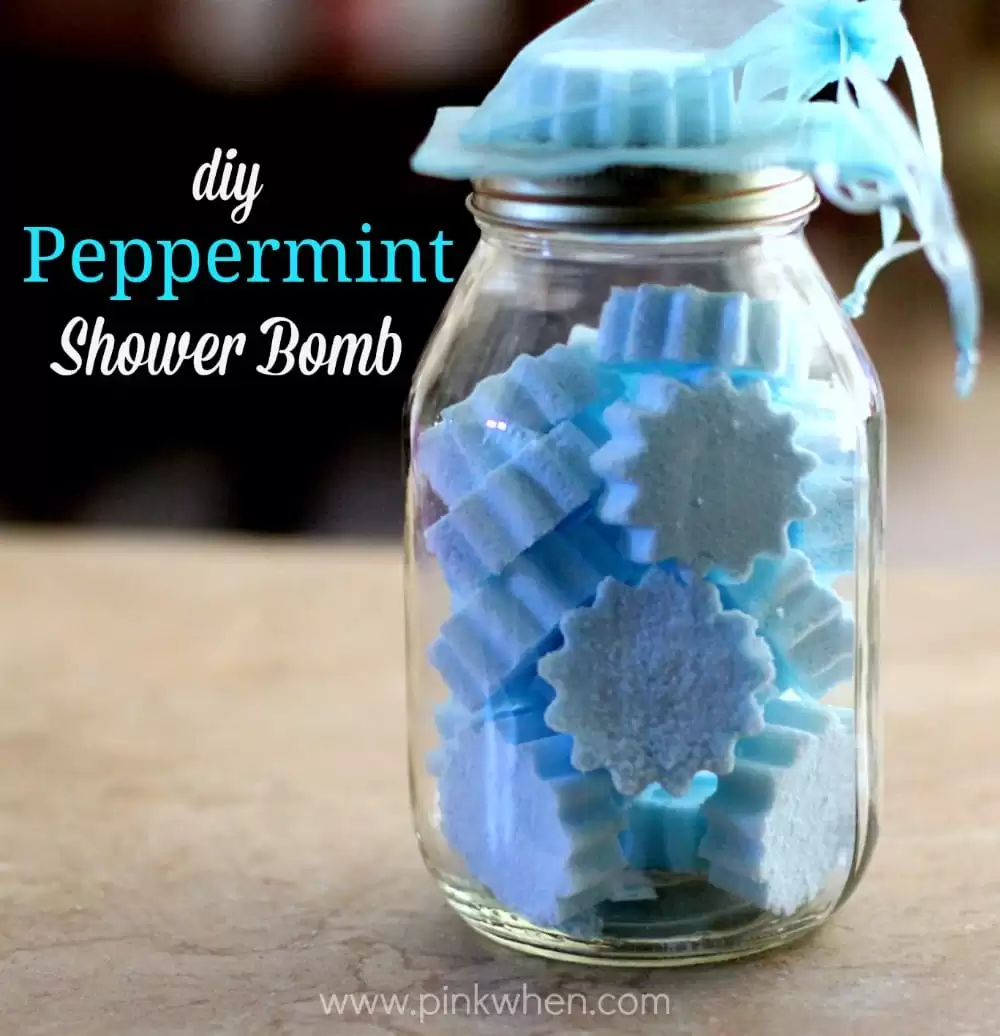 Peppermint Shower Bombs in a glass jar. as bombas de chuveiro são perfeitas para tomar um duche rápido 