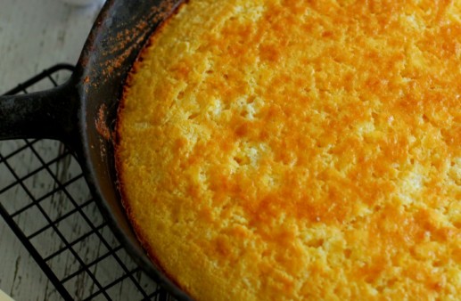 Easy Cornbread Skillet Recipe | www.pinkwhen.com