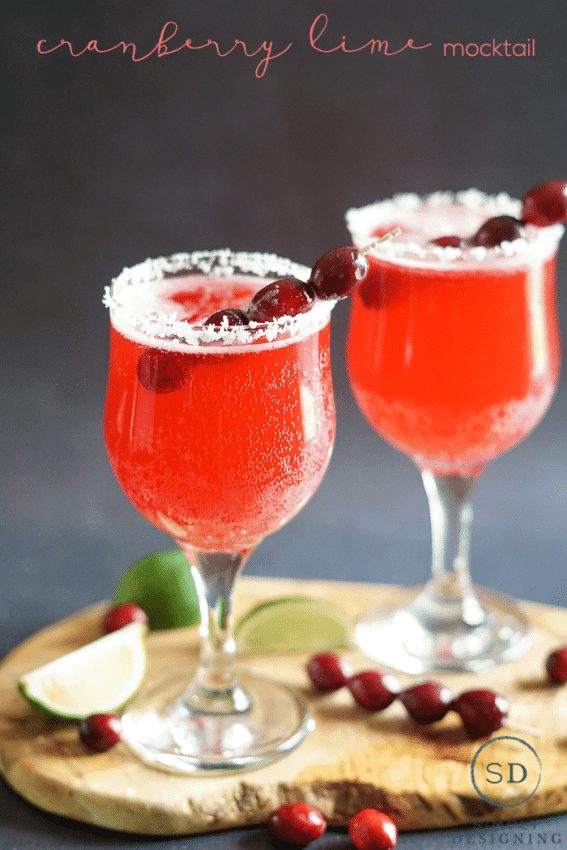 10+ Holiday Sparkling Drinks for New Years! Both Cocktail and Non Alcoholic recipes perfect for a celebration!