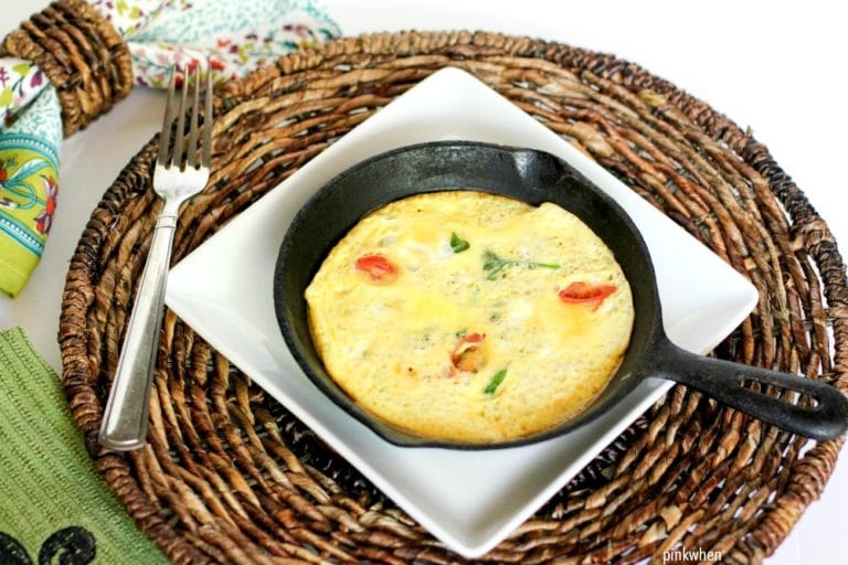 Spinach and Tomato Frittata - the perfectly healthy breakfast or brunch! 