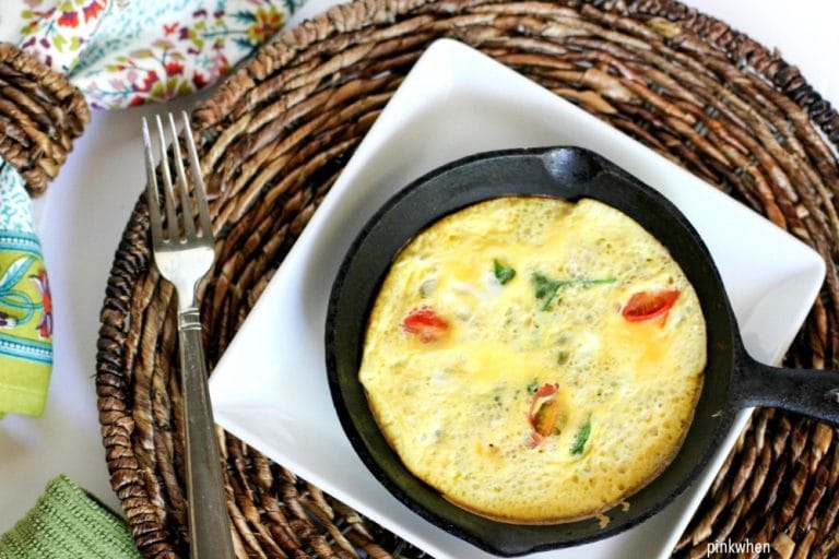 Spinach and Tomato Frittata - the perfectly healthy breakfast or brunch! 