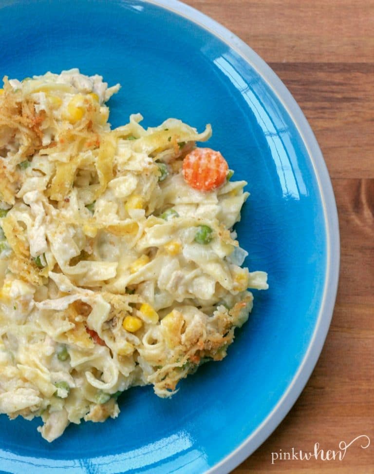 Comfort food at it's finest, this Chicken Noodle Casserole is a perfect weeknight and #easydinnerrecipe