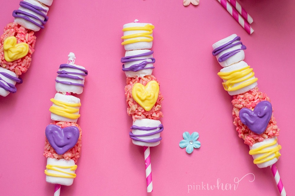 A cute and simple treat, these Mothers Day Dessert Skewers are fun for mom and kiddos! #MothersDay #DessertIdeas