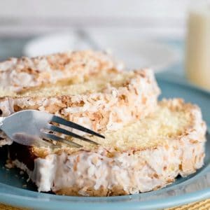 This Toasted Coconut Pound Cake Recipe is mouthwateringly delicious poundcakerecipe easycakerecipe dreamydessert 5