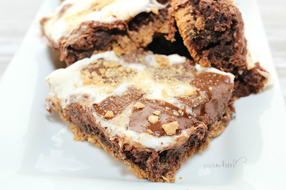Delicious and Easy Brownie Recipe | S'mores Brownies are so easy and flavorful, and two of my favorite desserts combined into one. #easybrownies #brownierecipe #dessertrecipes