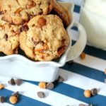 Kitchen Sink Cookies are full of chocolate, pretzels, caramel, and more! #kitchensinckcookies #cookierecipe