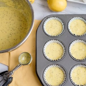 Easy Lemon Poppy Seed Muffins #dessert #lemon #lemonrecipes #lemonpoppyseedmuffins