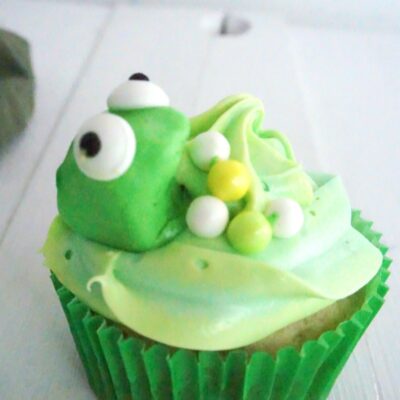 Princess Tiana Cupcakes Perfect for a Disney Party 11 Princess tiana cupcakes 11