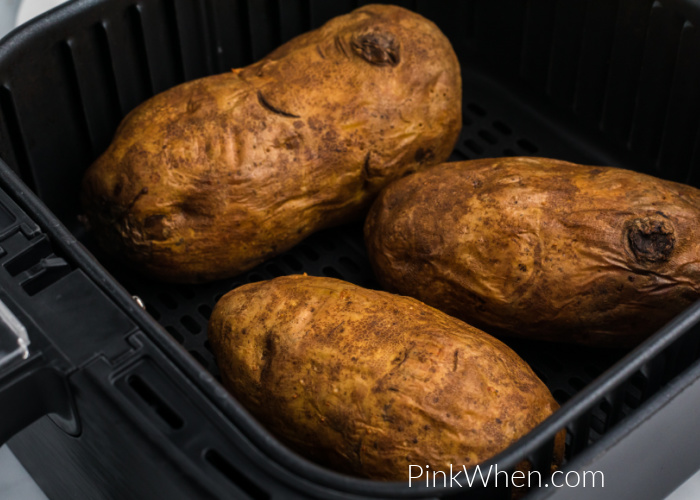 https://www.pinkwhen.com/wp-content/uploads/2021/04/Air-Fryer-Baked-Potatoes-2-1.jpeg