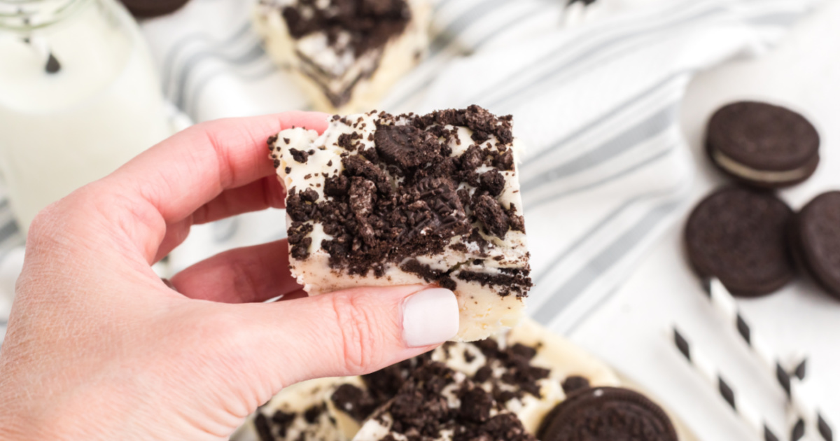 Easy OREO Cookie Fudge PinkWhen