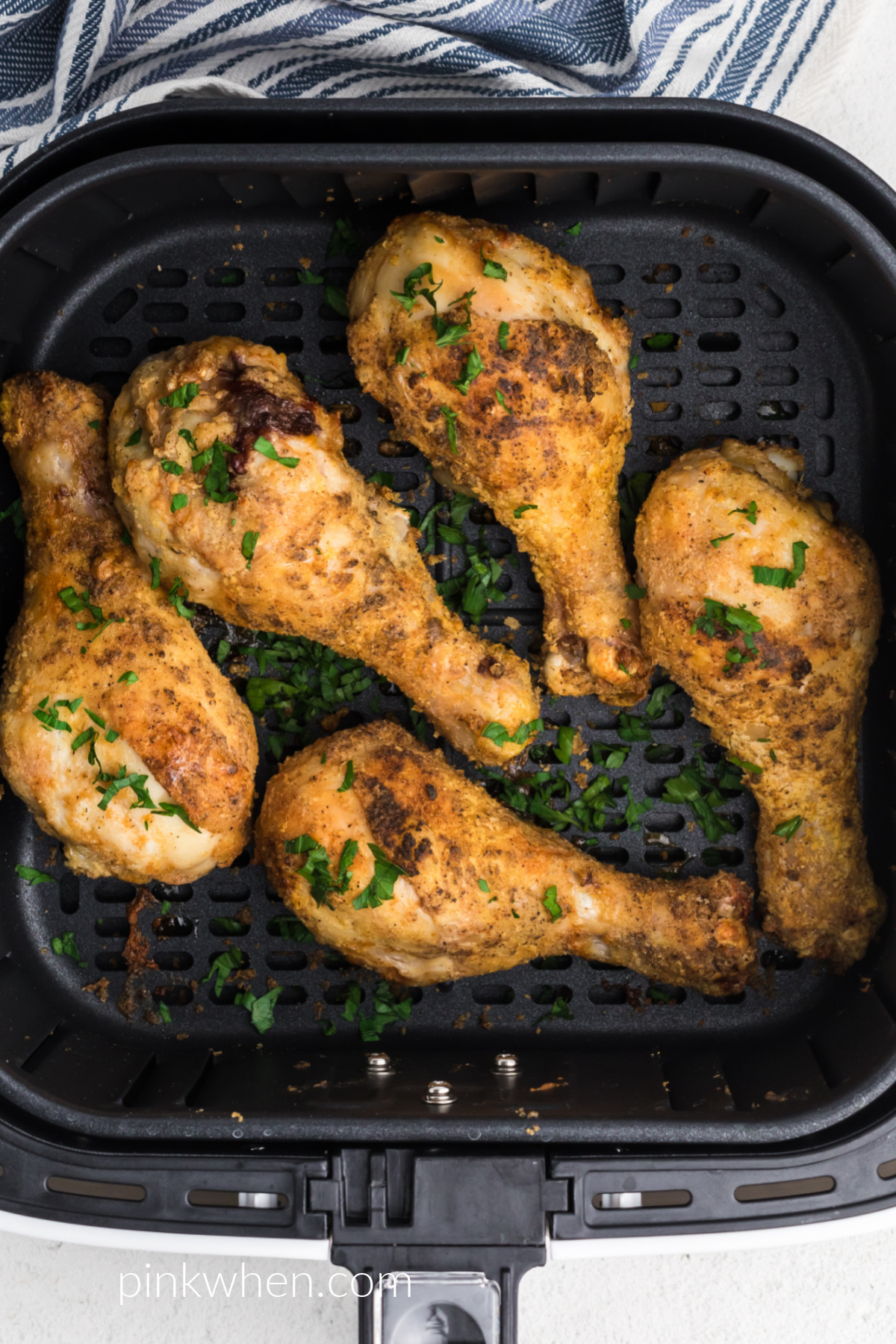 Seasoned chicken drumsticks air fried and ready to be served. 