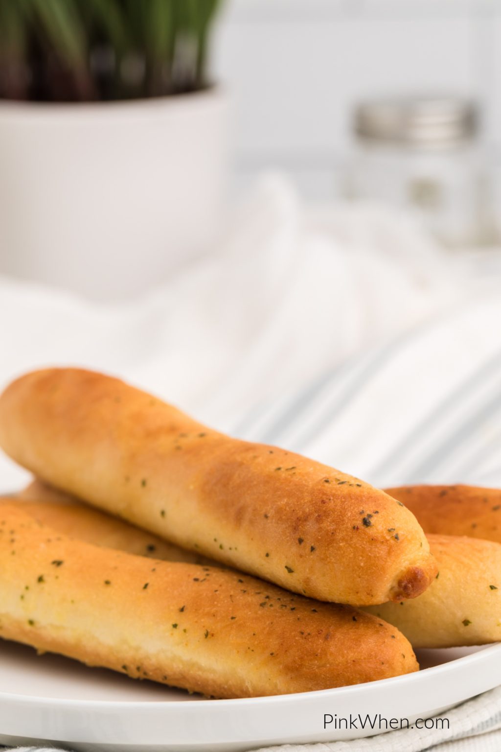 Air Fryer Frozen Breadsticks PinkWhen