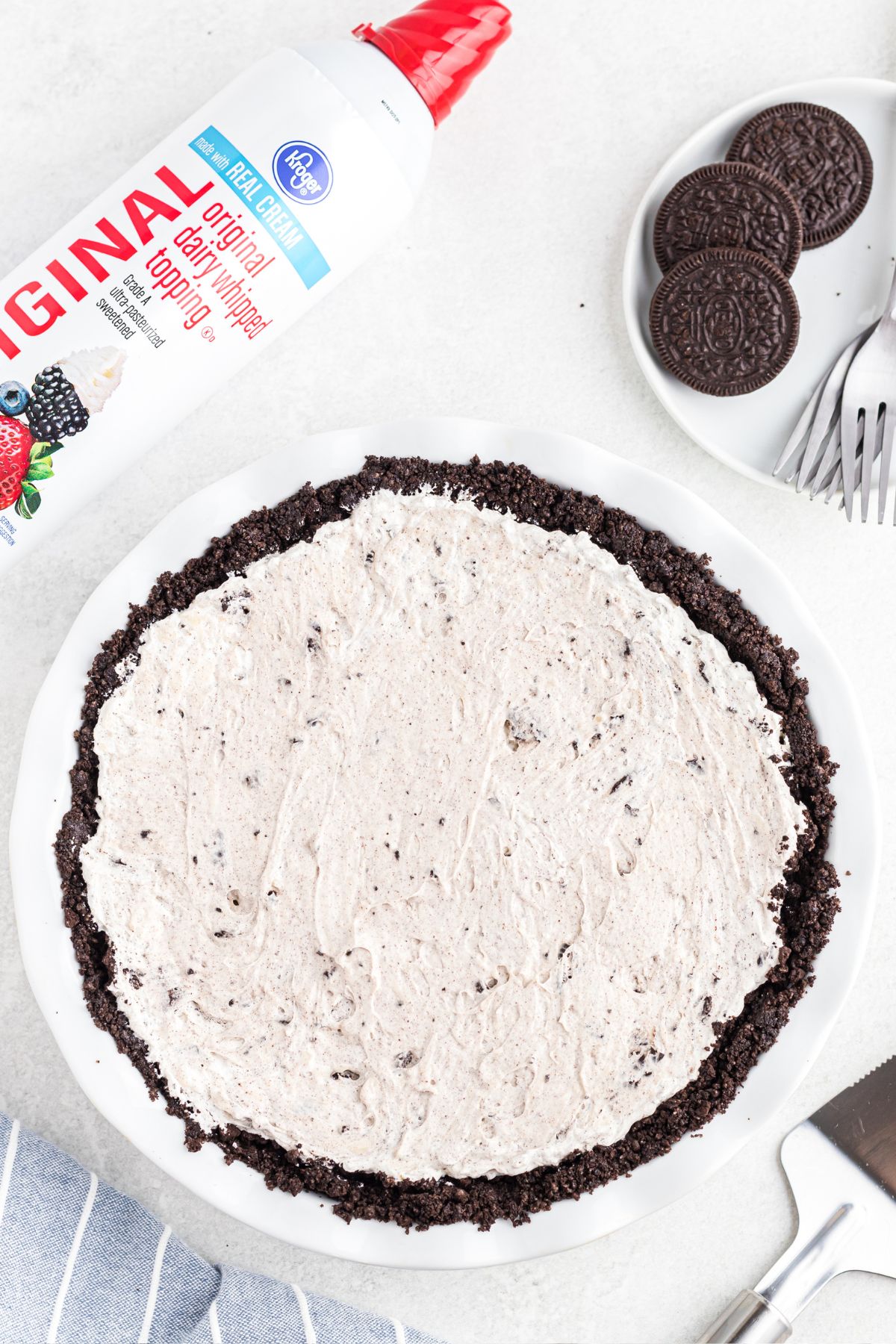 Oreo pie crust filled with creamy filling and Oreo chunks. 