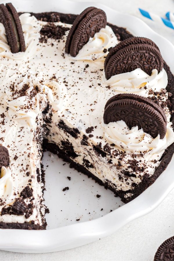 Oreo crust filled with creamy pie filling and topped with whipped cream and Oreos for garnish. 