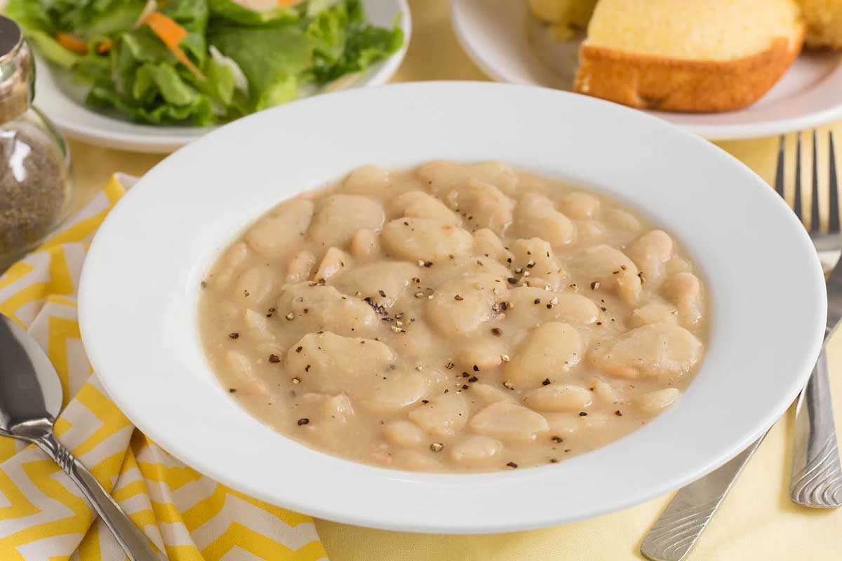 Creamy butter beans in a serving bowl.