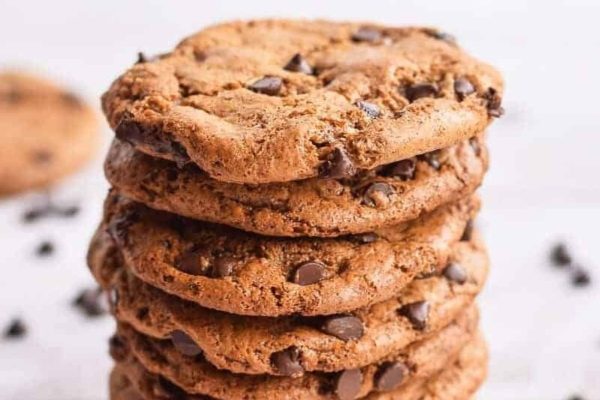 Cooked chocolate chip cookies.