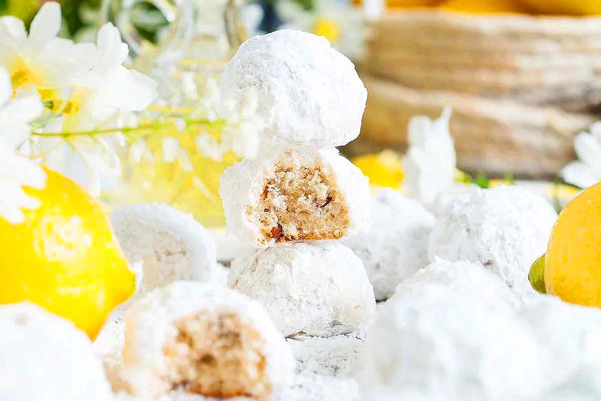 Limoncello cookies generously coated in powdered sugar.