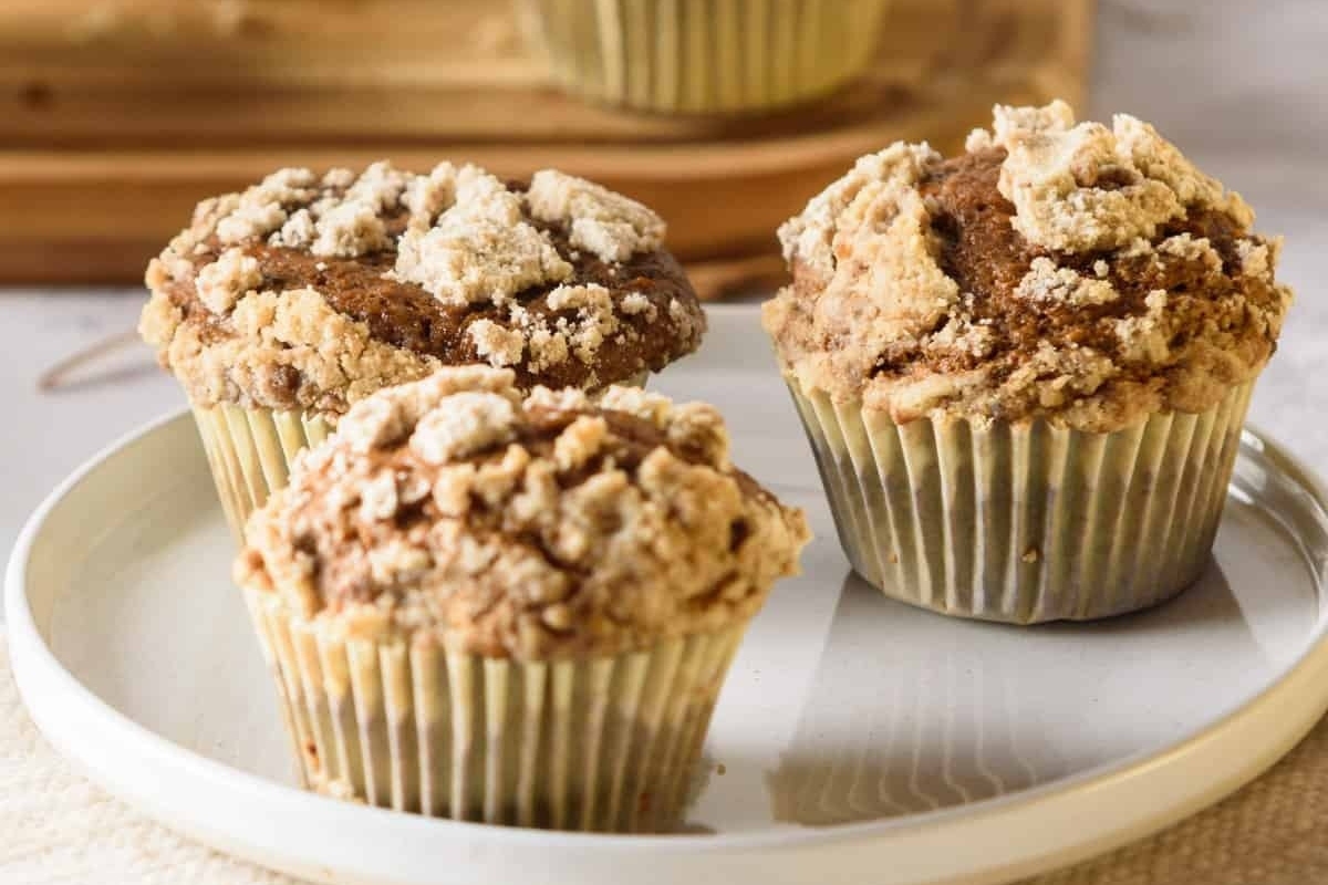 Pumpkin muffins with a crumbly topping.