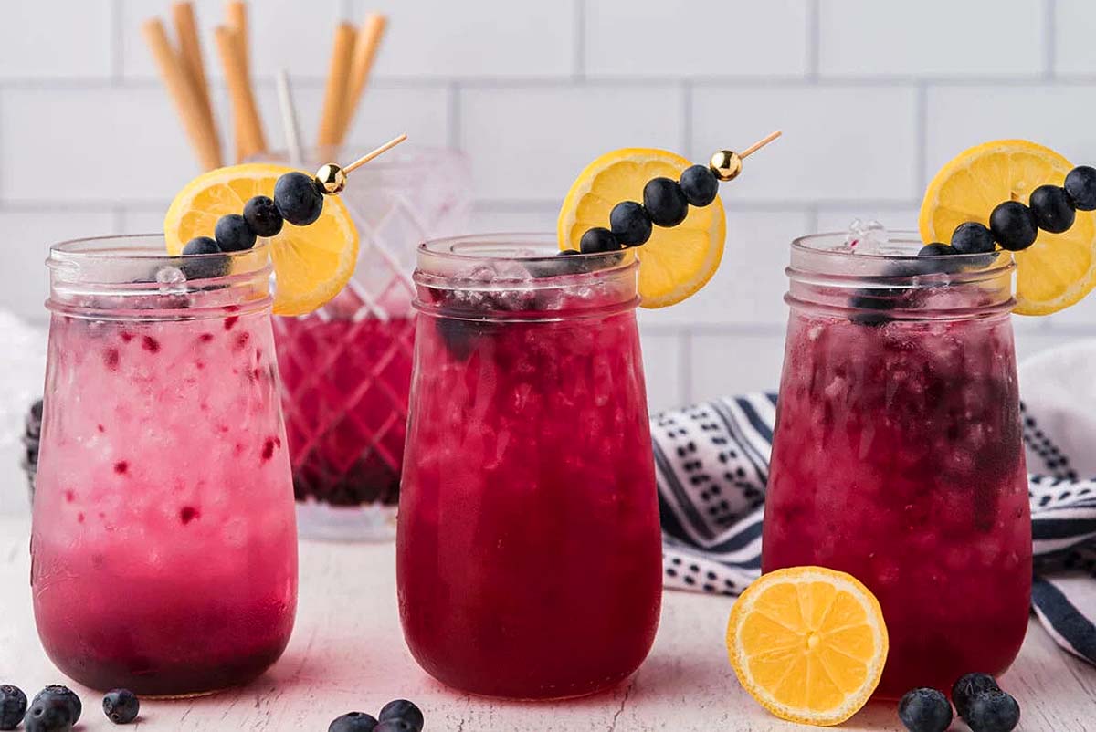 Jam seltzer with blueberries. 