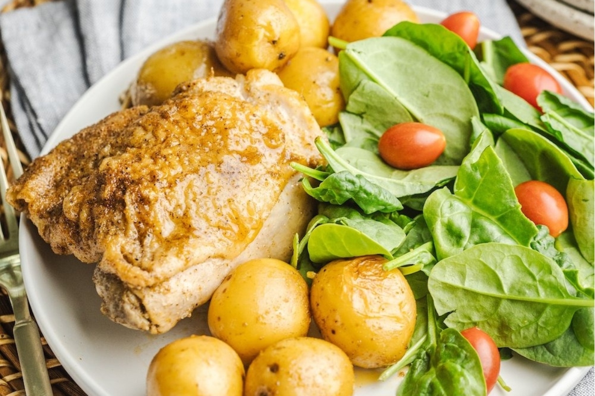 Slow Cooker Recipes: A flavorful plate combining tender chicken, seasoned potatoes, and nutritious spinach slow-cooked to perfection.