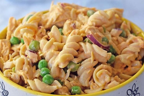 A delicious recipe for pasta salad with chicken and peas.