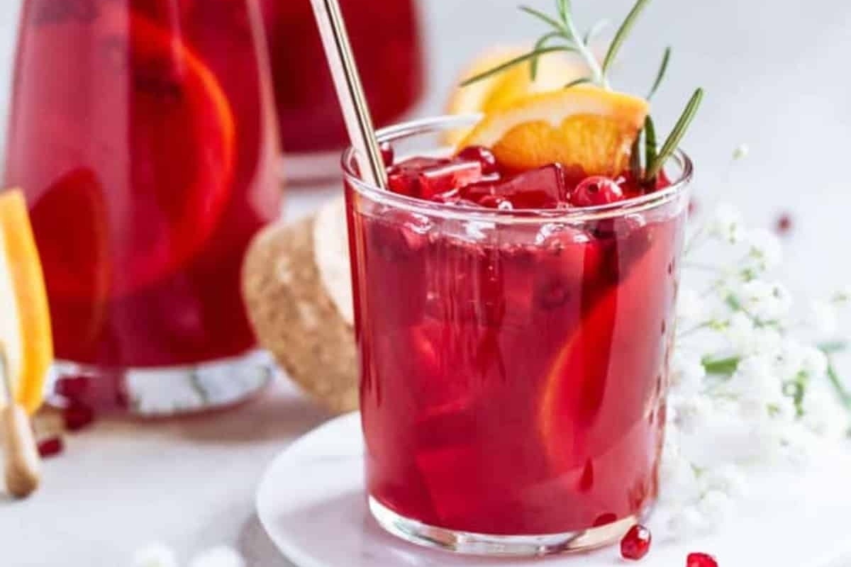 Recipes with Pomegranate to Add Color to the Season 16 Explore unique pomegranate recipes with this refreshing glass of pomegranate sangria adorned with tangy orange slices.