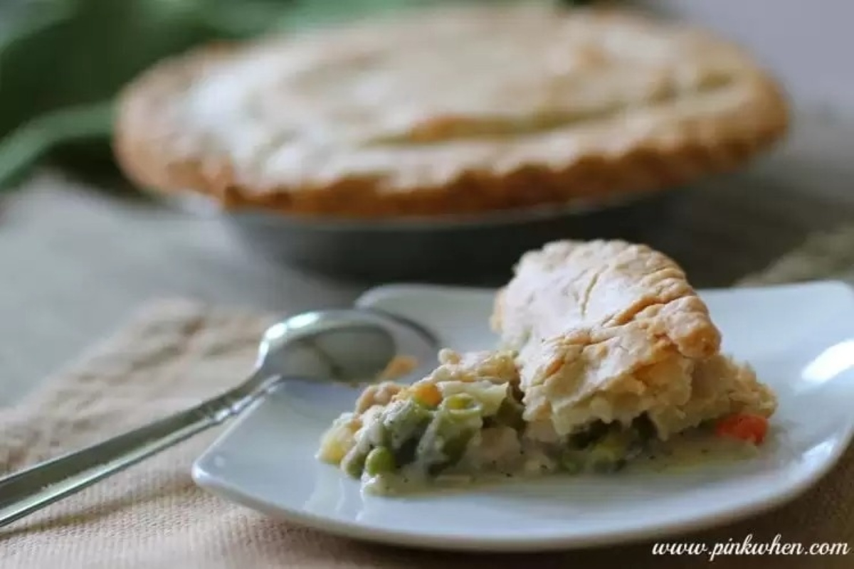 A delicious chicken pot pie on a plate.