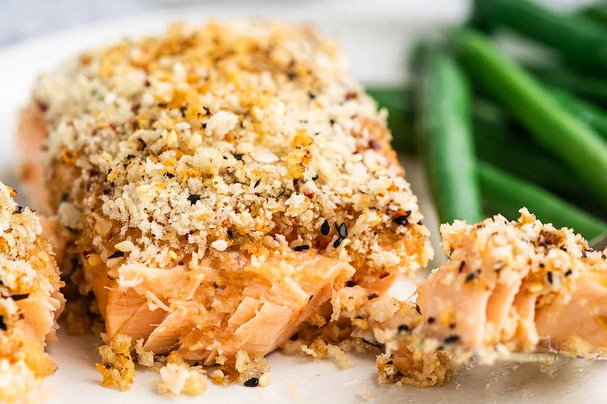 Salmon fillets on a plate with green beans.