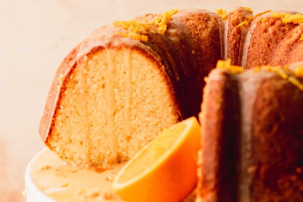 A mouthwatering bundt cake drizzled in zesty orange slices.