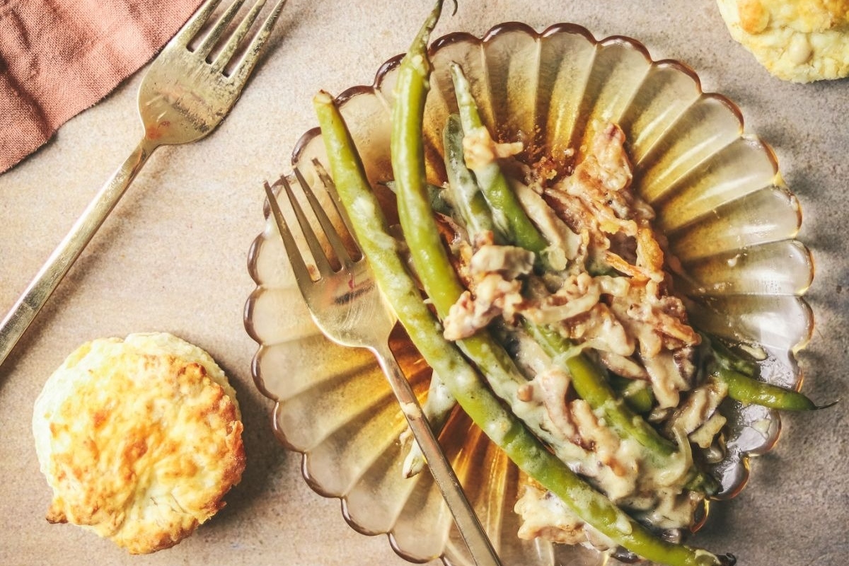 Country-style green beans and biscuits on a plate.