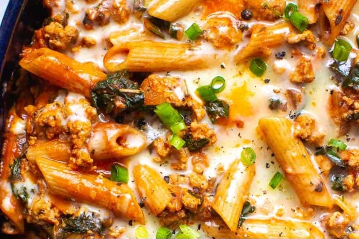 A pasta casserole dish with chicken.