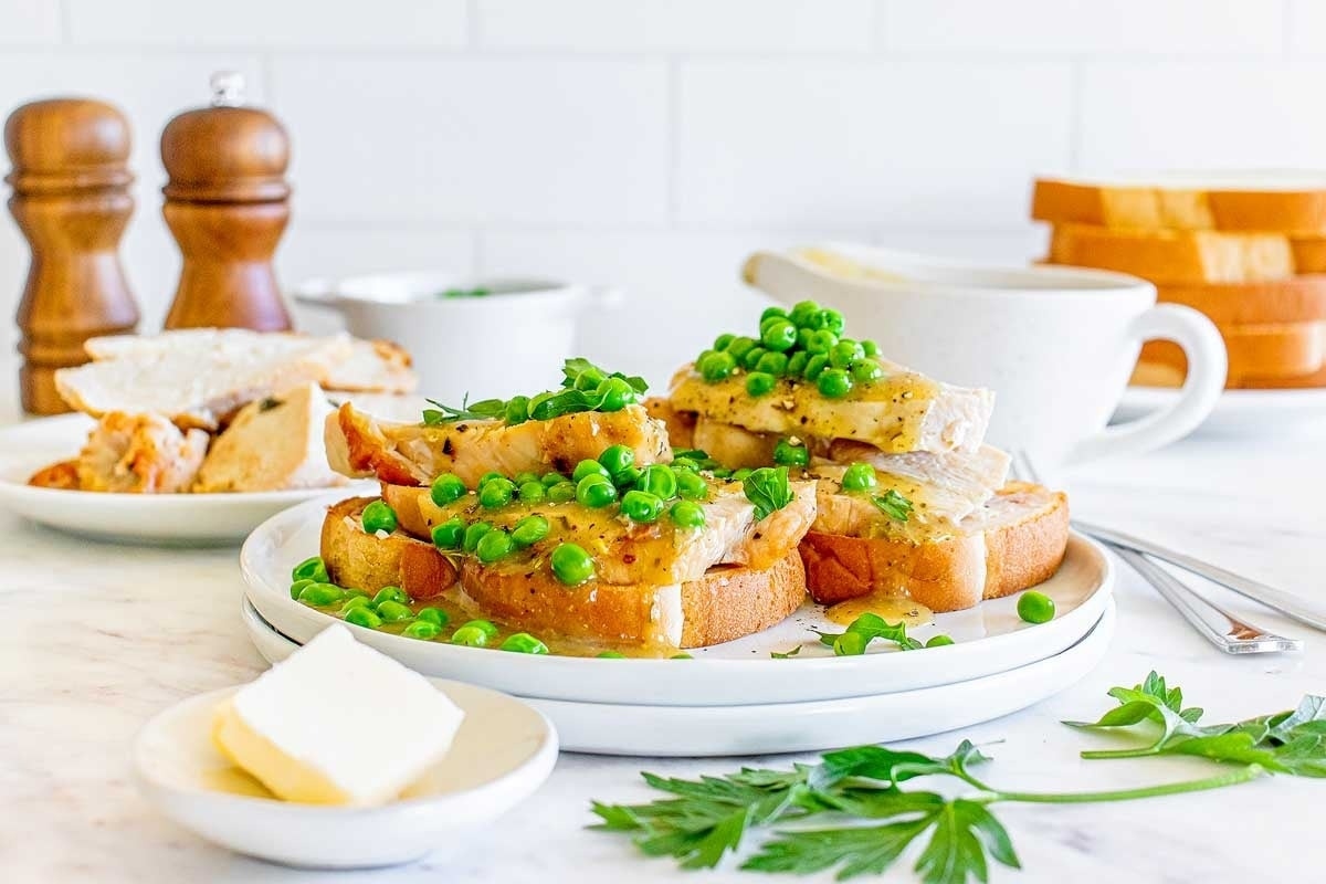 A plate of bread with peas and butter on it, perfect for leftover turkey recipes.