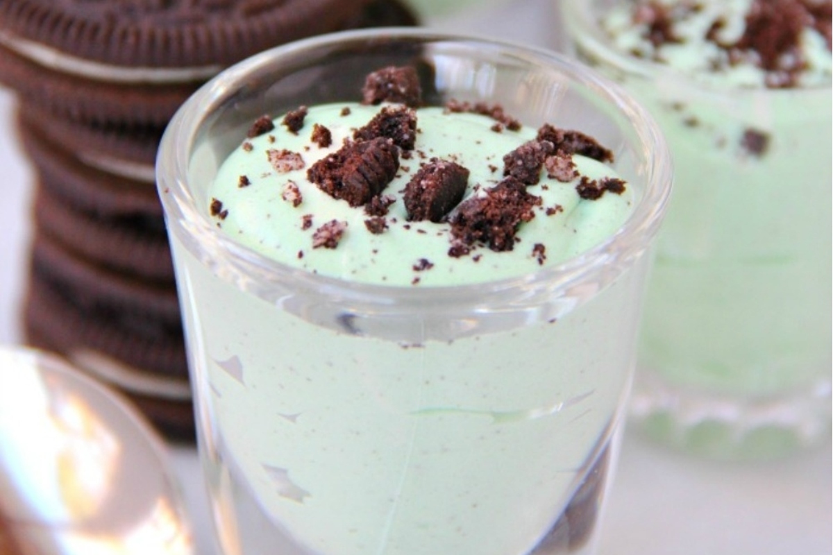 Christmas-inspired mint Oreo ice cream served in a shot glass.