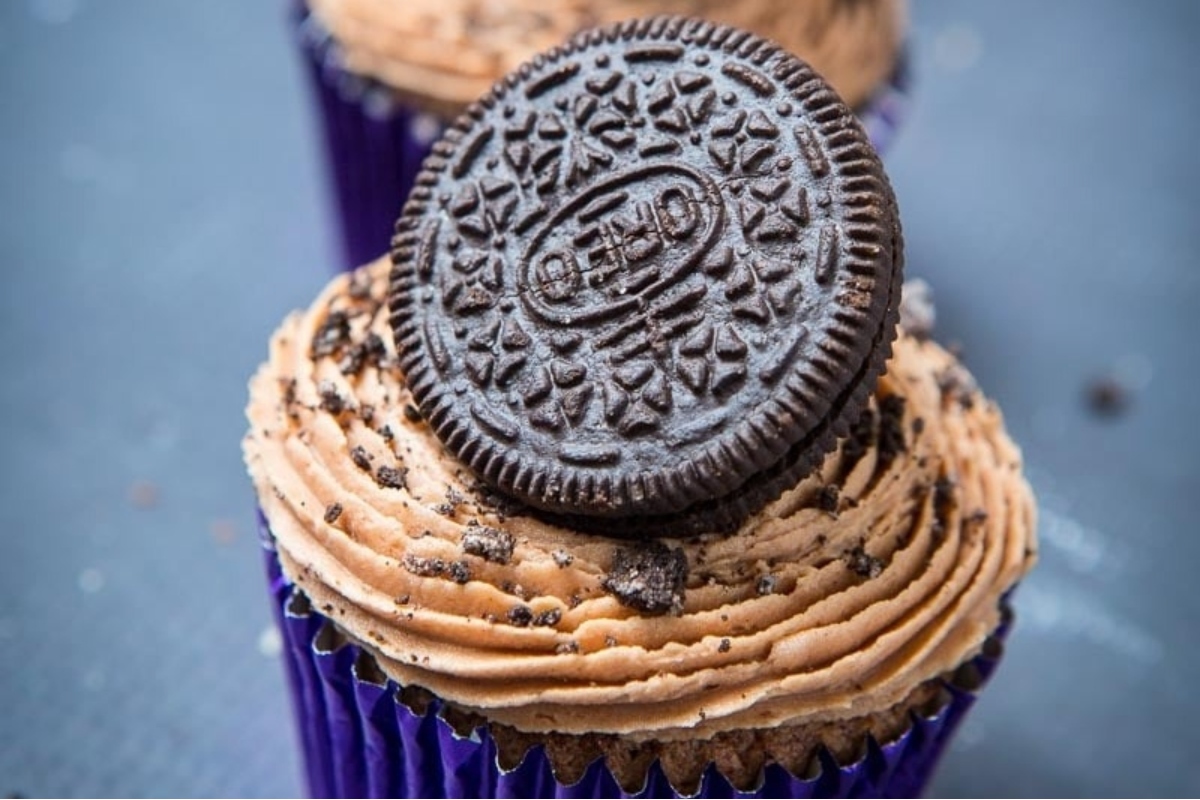 Delicious Oreo cupcakes topped with a chocolate Oreo for the perfect treat.