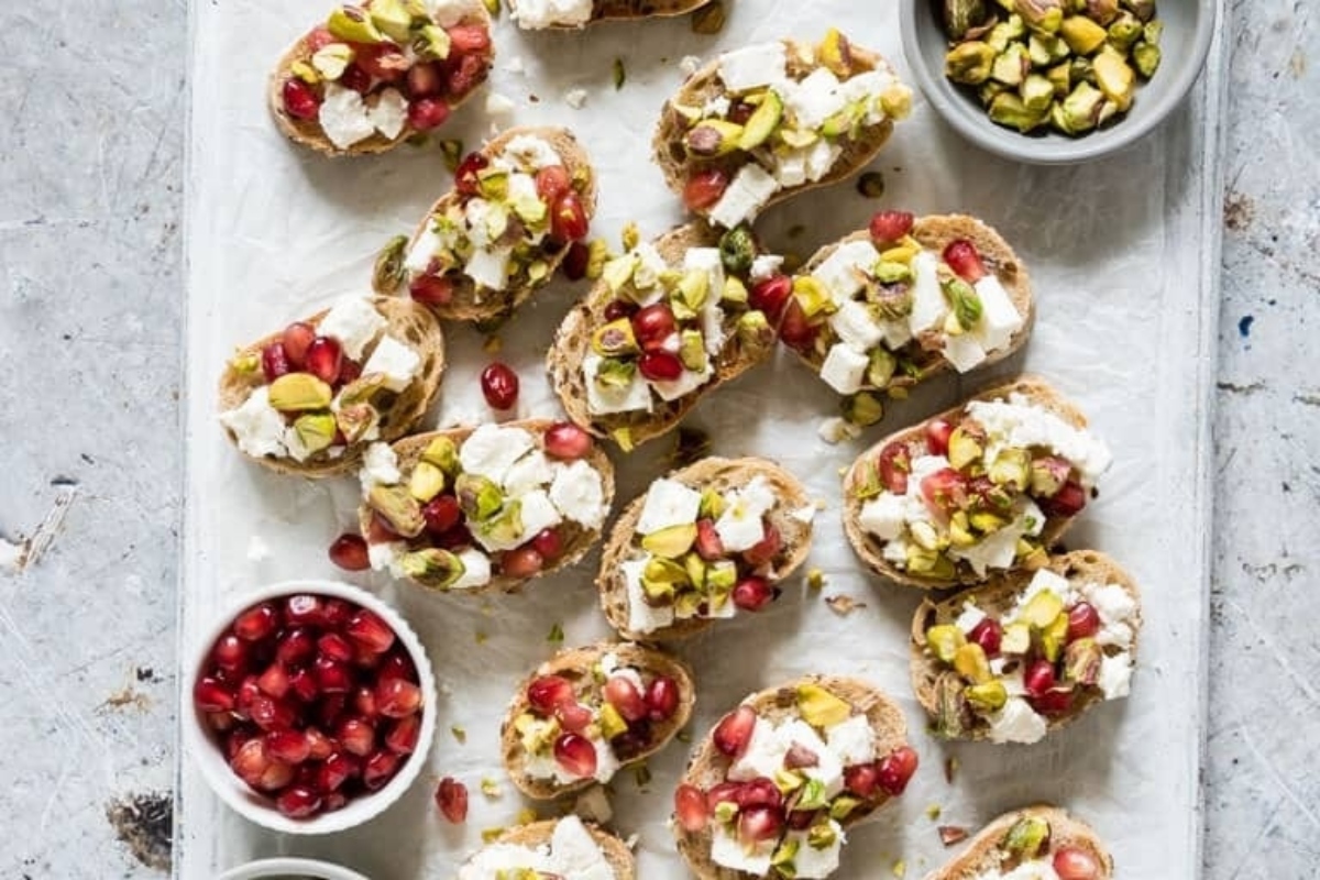 A delicious recipe for pistachio crostini, topped with a tangy pomegranate sauce.