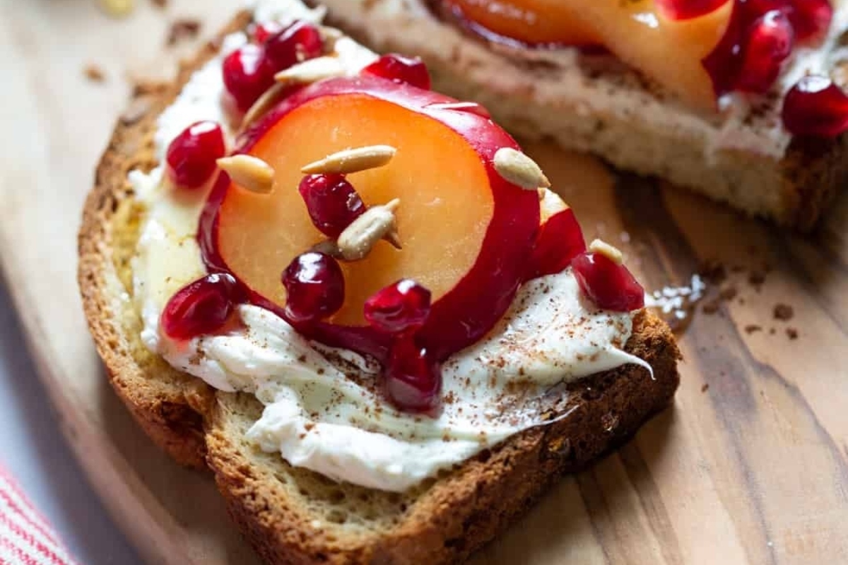A slice of bread with pears and whipped cream.
Keywords: Recipes