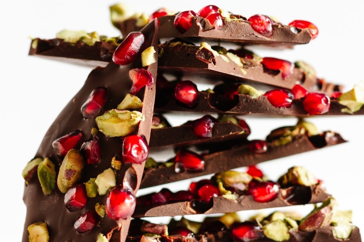 A delicious chocolate bar recipe with the addition of pomegranate and pistachios.