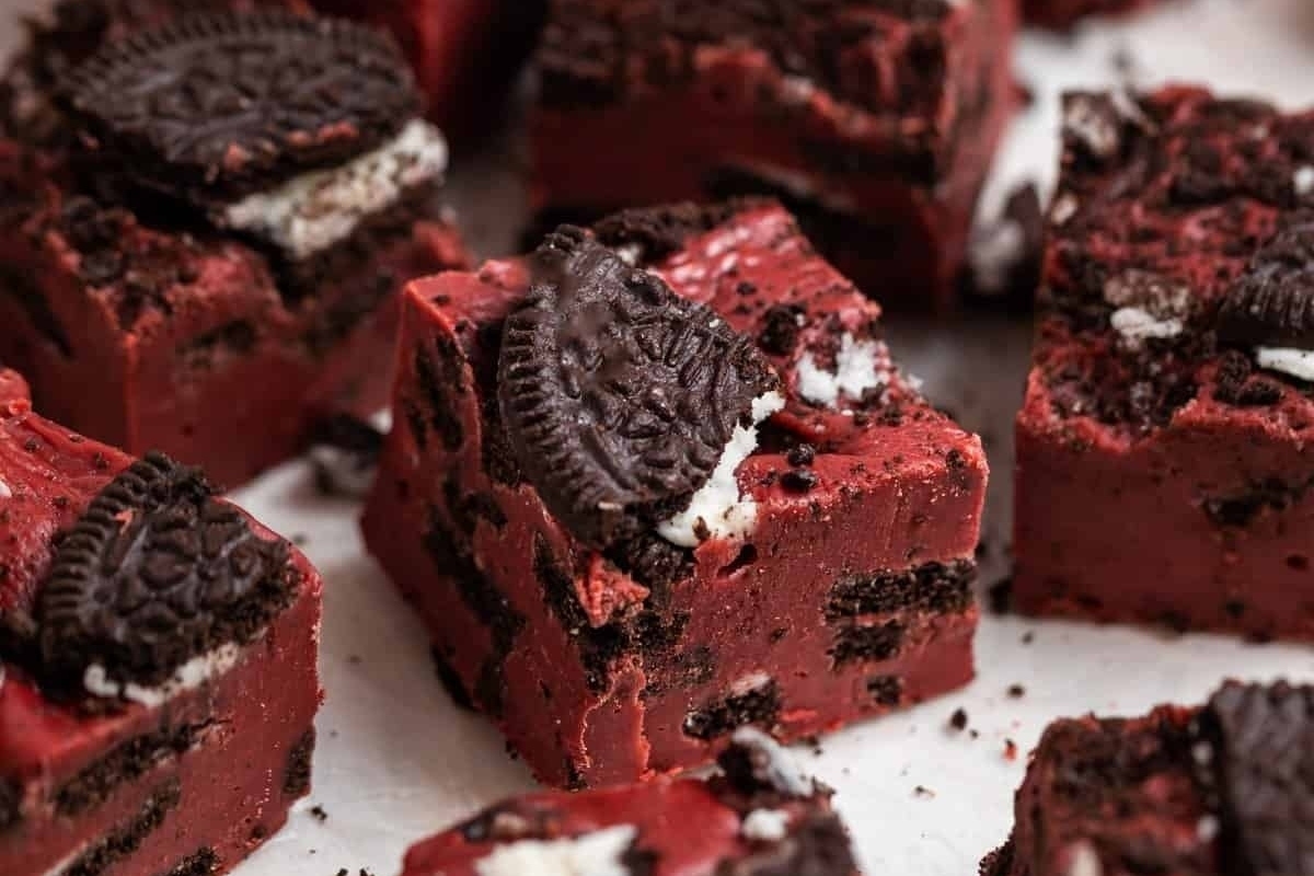 Red velvet oreo fudge is a delectable Christmas treat that combines the flavors of Oreos and red velvet into a rich and decadent dessert. Whether you're looking for holiday recipes or simply
