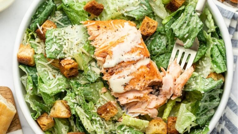 Caesar salad with salmon and croutons.