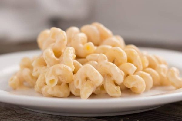 A delicious macaroni and cheese dish served on a white plate.