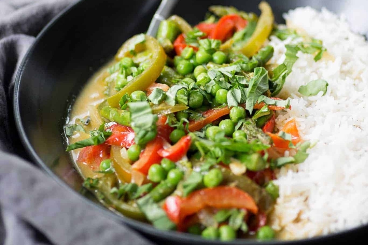 A flavorful curry dish featuring peas, peppers, and rice.