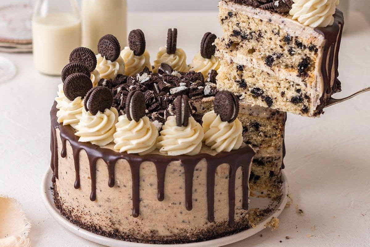         Oreo cake with chocolate icing on a plate.