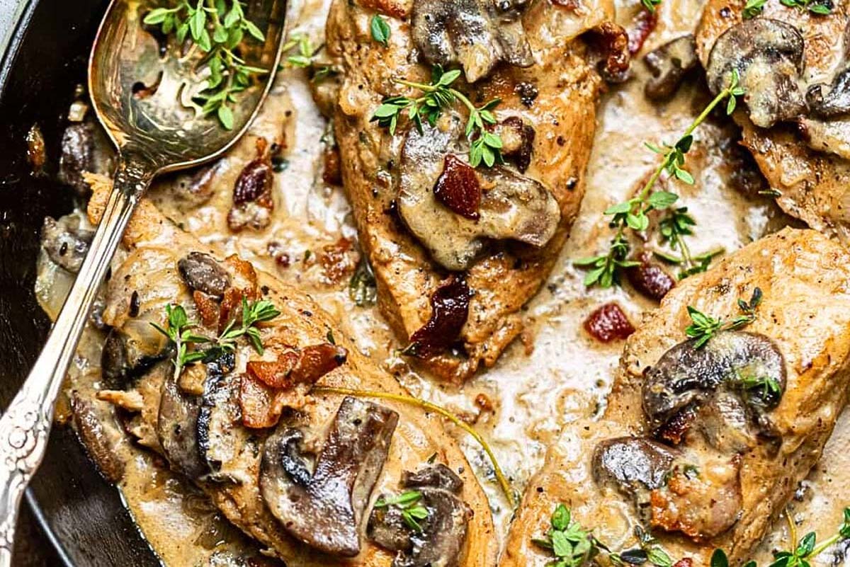 This recipe for chicken breasts with mushrooms and bacon in a skillet is perfect for any occasion. It is a delicious dish that combines the savory flavors of mushrooms and bacon, resulting in a mouthwatering meal