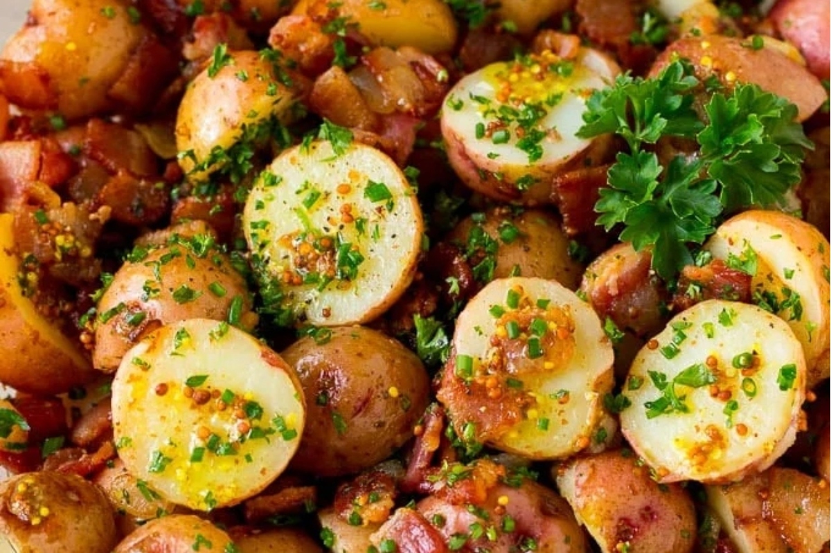 German Recipe: A plate of potatoes with bacon and parsley.