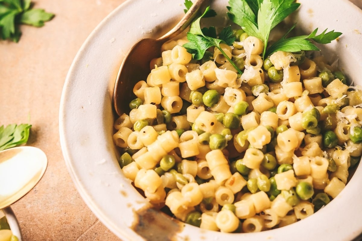 A delicious bowl of pasta garnished with peas and parsley, perfect for quick and easy recipes.