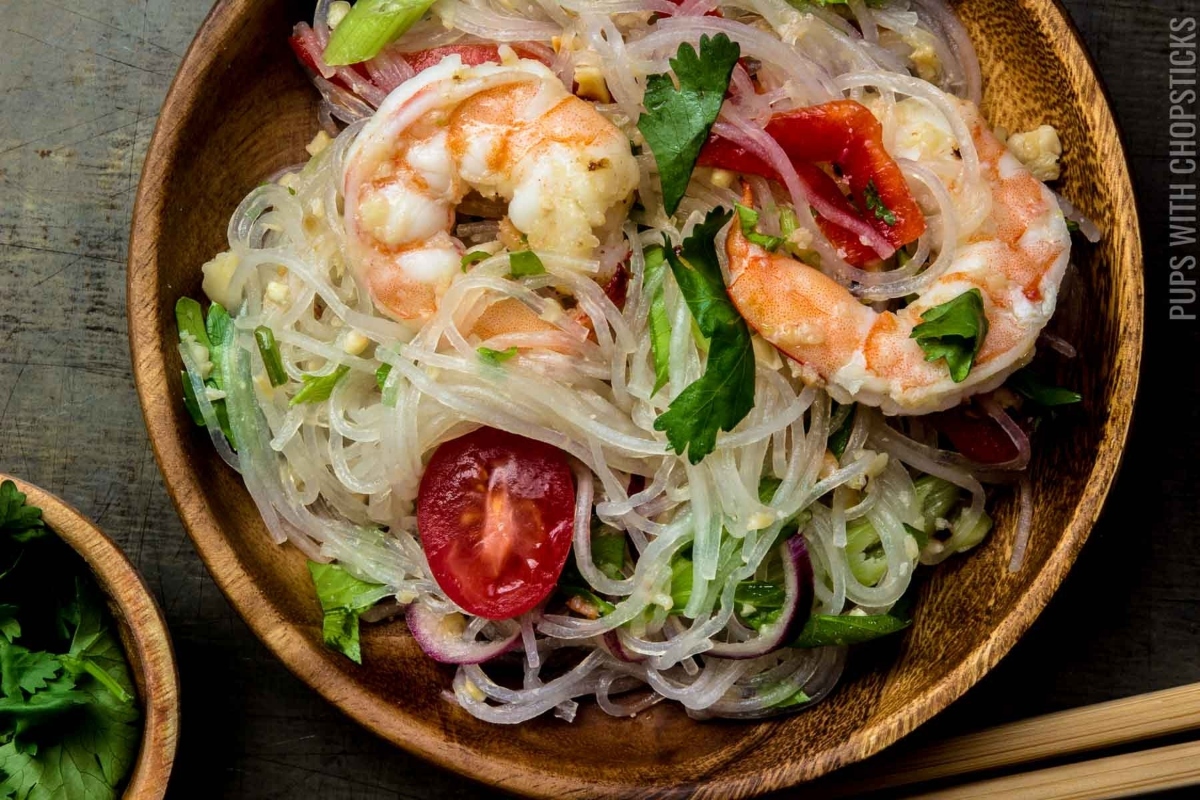 Vietnamese noodle salad with shrimp and tomatoes.