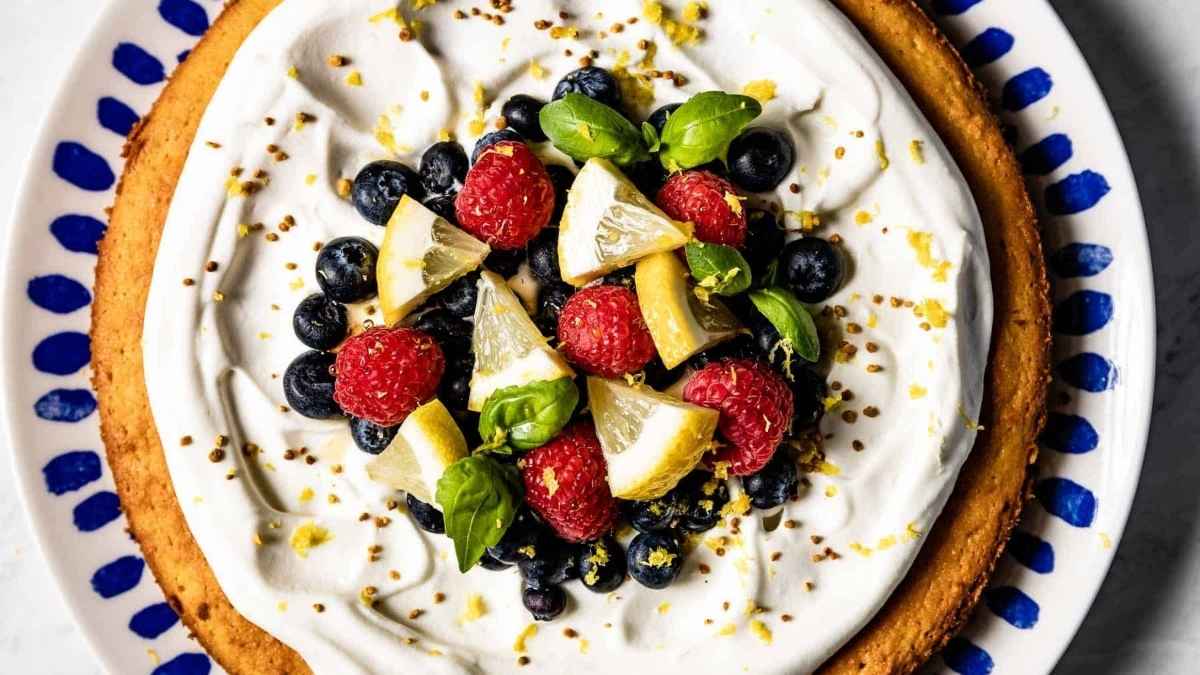 Almond Flour Lemon Cake. 