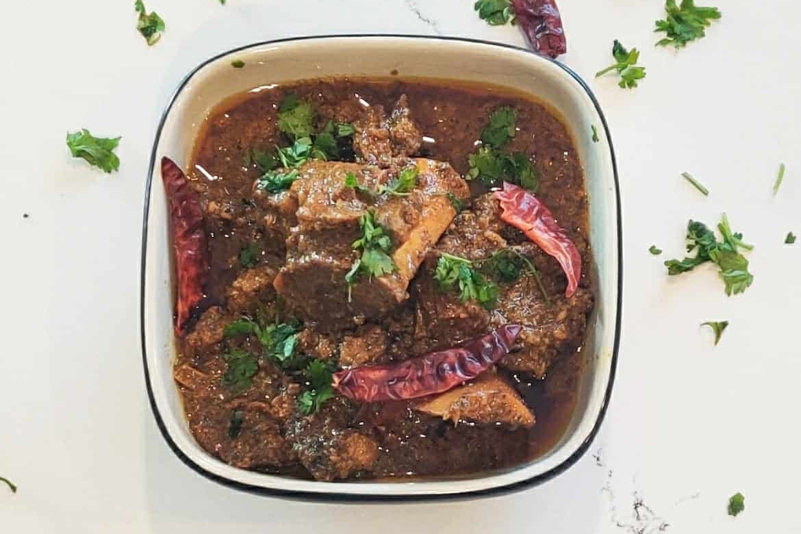 Explore delectable curry recipes featuring a harmonious blend of meat and an array of aromatic spices.