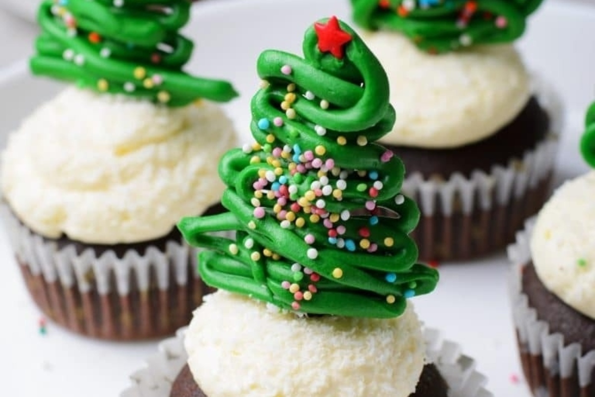 Chocolate Christmas Tree Cupcakes with Vanilla Buttercream Frosting