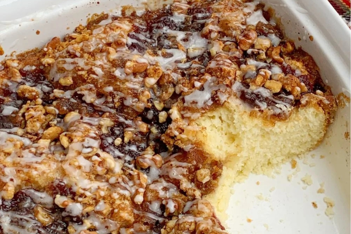 A Sweet dish with a slice of coffee cake.
Keywords: Sweet